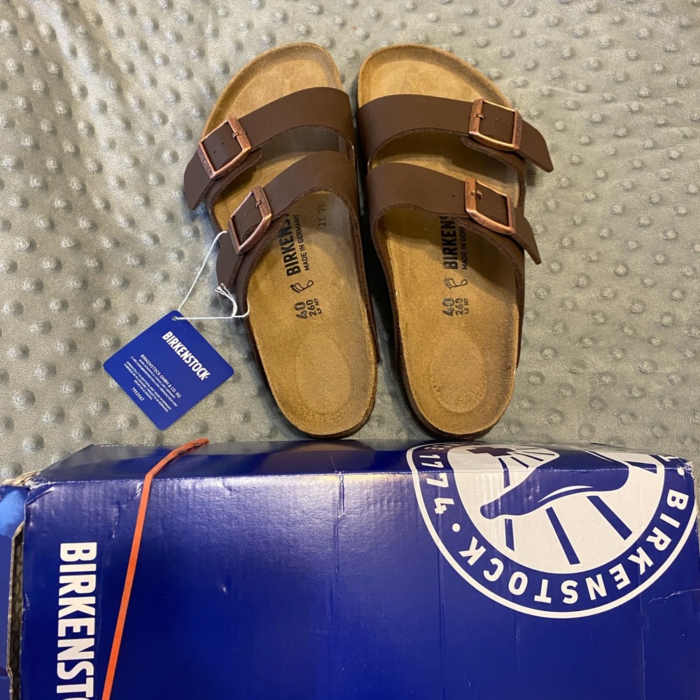 Size US  9 Women’s Arizona Birkenstocks in dark brown leather. Size 40 Euro. NWT